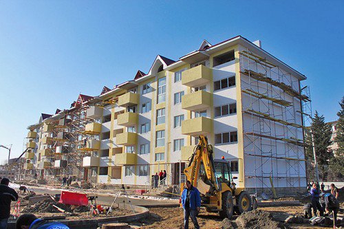 В городе Вологде завершается строительство шести многоквартирных домов, в которые из аварийного жилья переедут 194 семьи