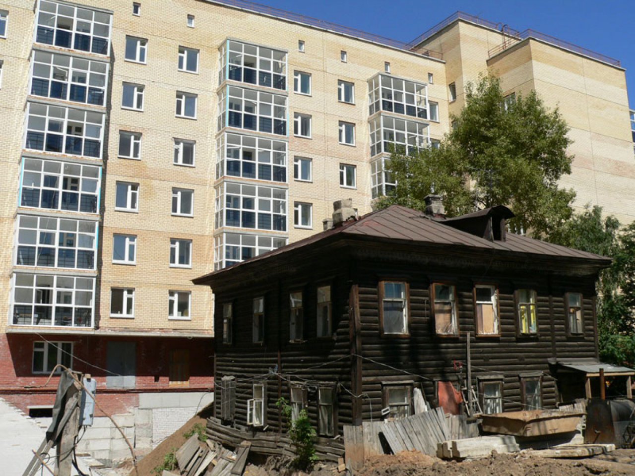 В городе Мурманске переселенцы из аварийного жилья осмотрели свои будущие квартиры