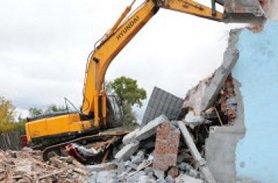 В Геленджике снесли многоквартирный самовольно построенный дом