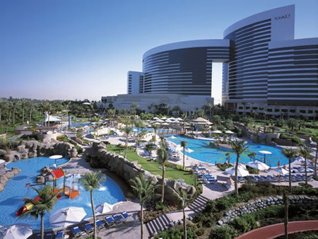 �� ����� 8,5 ���������� ������ ������� �������� �� 5-��������� ����� Hyatt.