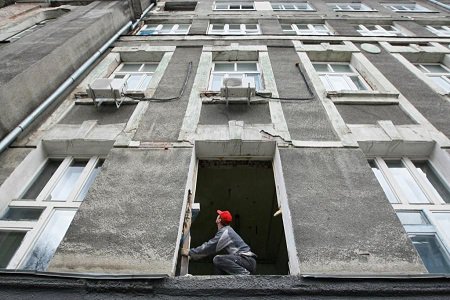 В Минстрое пообещали ремонтировать по 50 тысяч домов ежегодно