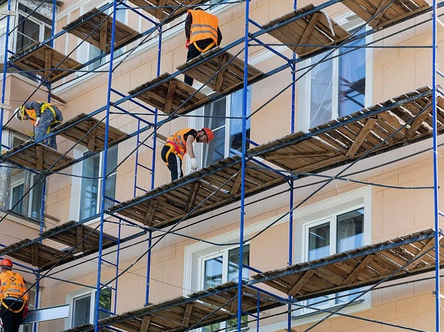 Собственники, застройщик или регион: кто ответит за просрочку капремонта?