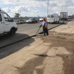 Дожди задержали укладку верхнего слоя асфальта на мосту через Волгу в Костроме