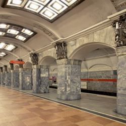 На станции метро «Кировский завод» в Санкт-Петербурге отремонтируют колонны