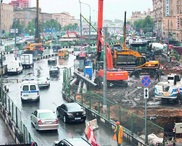 Власти Москвы готовы выделить 8 миллиардов рублей для ускорения темпов дорожного строительства