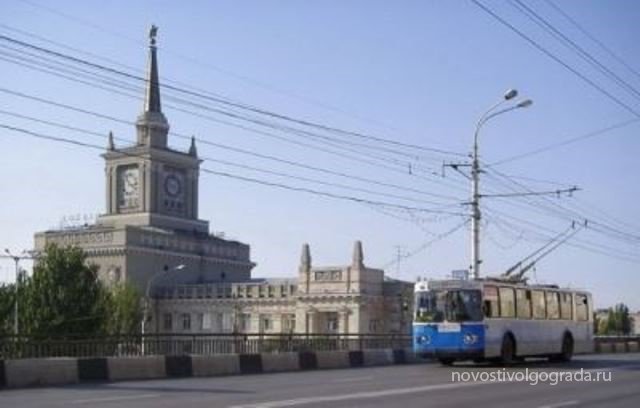 В Волгограде активно ведутся ремонтные работы на Комсомольском путепроводе