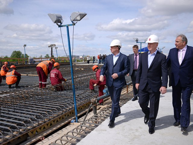 Собянин проинспектировал строительство важного путепровода для инфраструктуры запада столицы