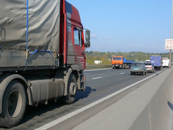 В жару большегрузы перестали пускать на дороги Уфы
