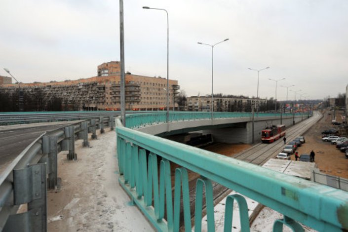 В Петербурге открыли движение по основному ходу развязки на Пискаревском проспекте