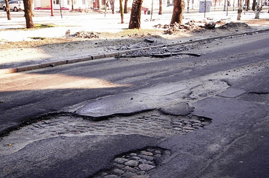 В список самых аварийных мест на дорогах Оренбуржья попали 82 участка