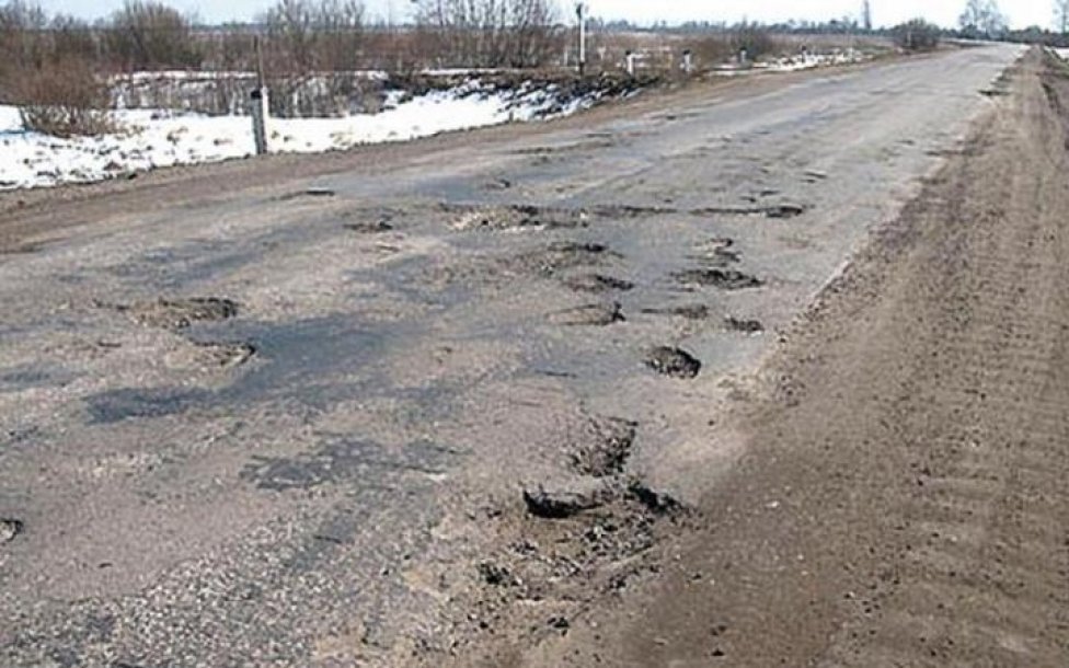 Прокуратура потребовала привести в порядок дороги в трех поселках Тверской области