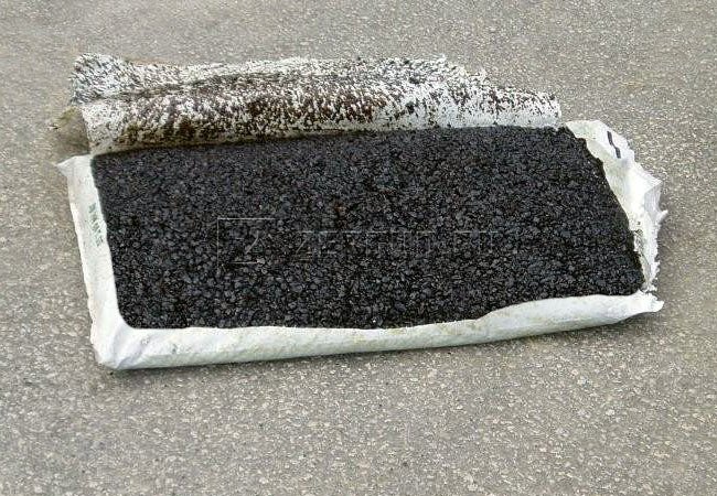 На улице Мадояна в Ростове при укладке асфальта применяют метод холодной регенерации