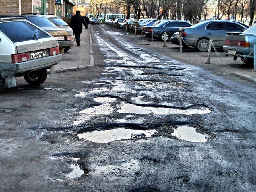 Прокуратура недовольна состоянием дороги на Летней улице в Саратове