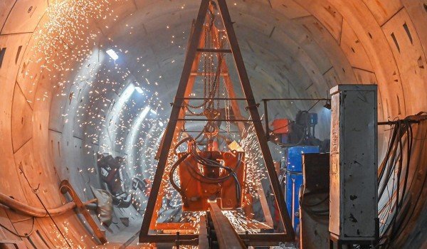 Продолжаются сложные монолитные работы на строящейся станции «Академическая» Троицкой линии метро