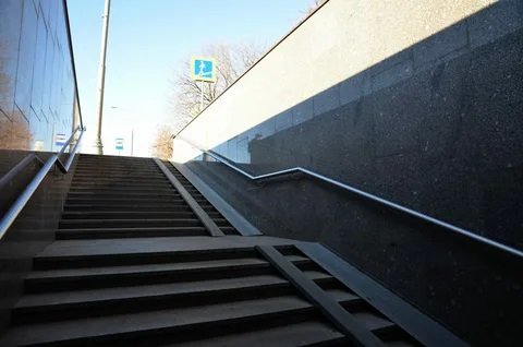 Строительство подземного пешеходного перехода на улице Медиков завершено