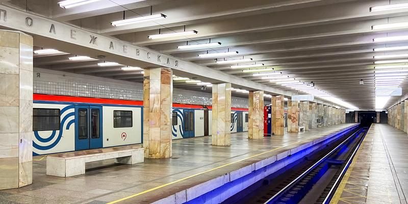 На станции метро «Полежаевская» появилась подсветка путей для безопасности пассажиров