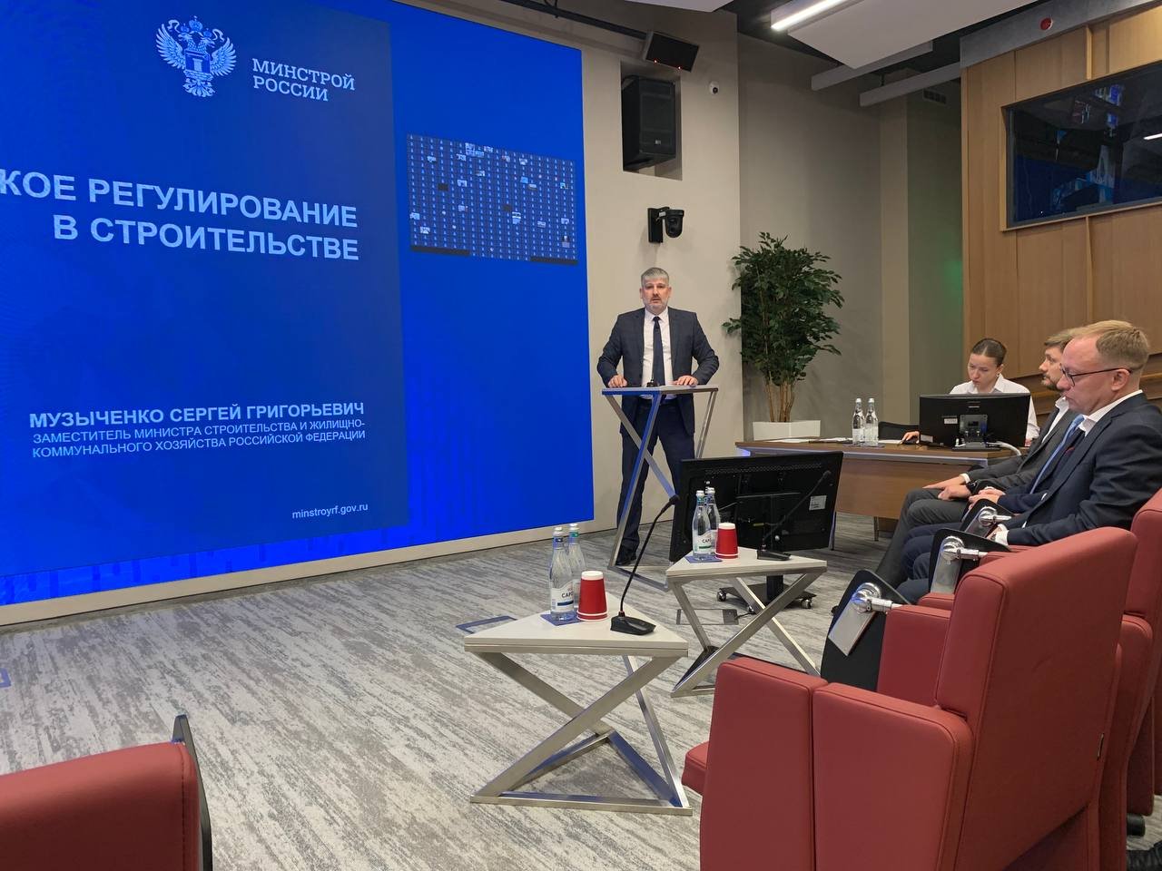 Главные аспекты изменений Технического регламента о безопасности зданий и сооружений обсудили в Минстрое России